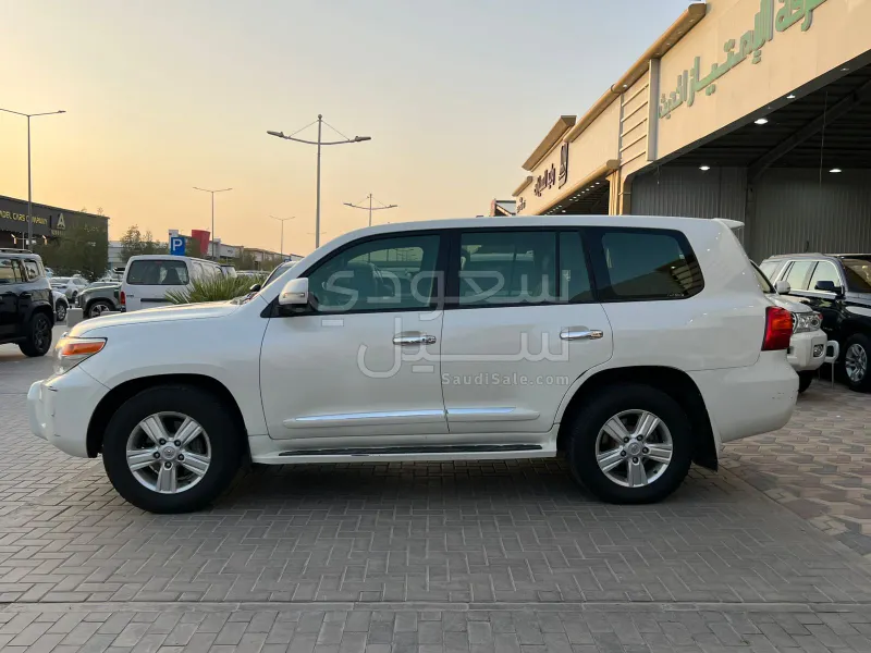 2014 Toyota Land Cruiser GXR