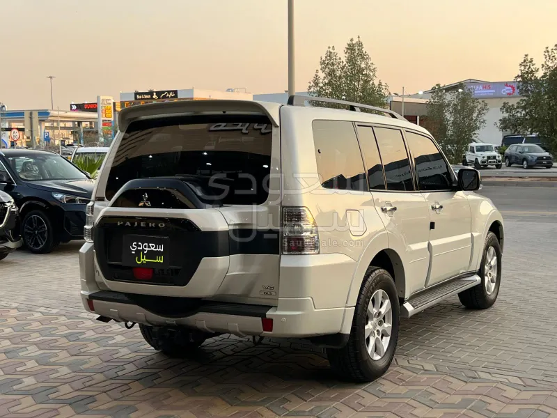 2018 Mitsubishi Pajero
