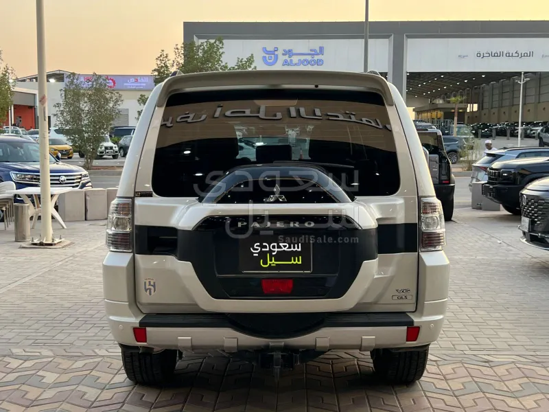 2018 Mitsubishi Pajero