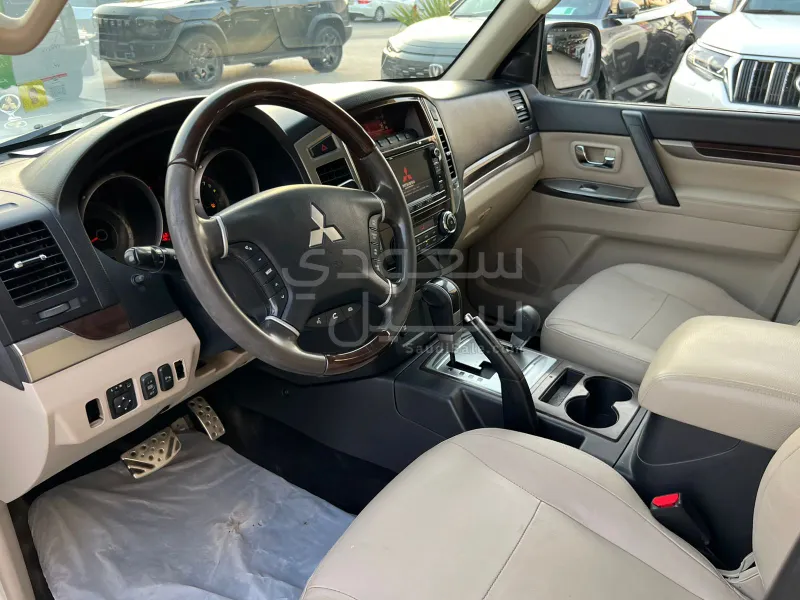 2020 Mitsubishi Pajero