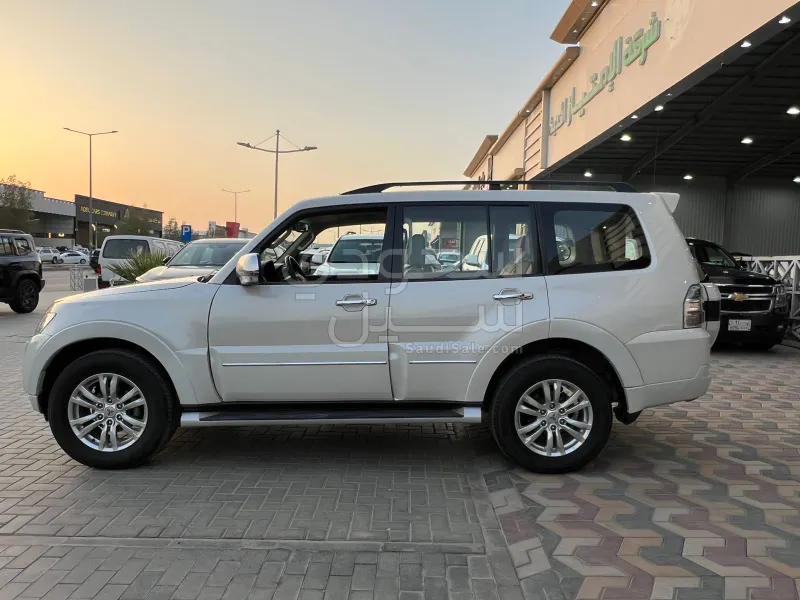 2020 Mitsubishi Pajero