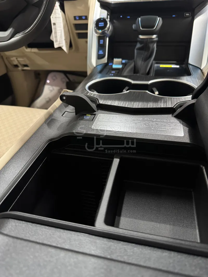 2024 Toyota Land Cruiser VX  S