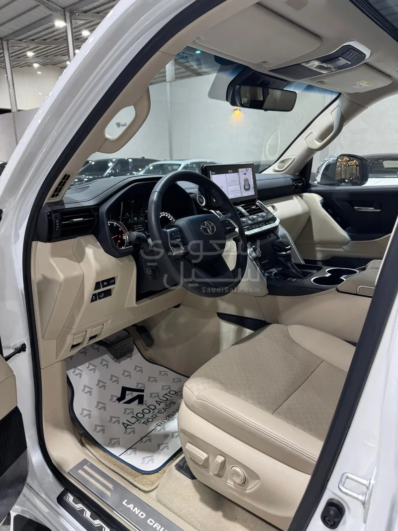 2024 Toyota Land Cruiser VX  S
