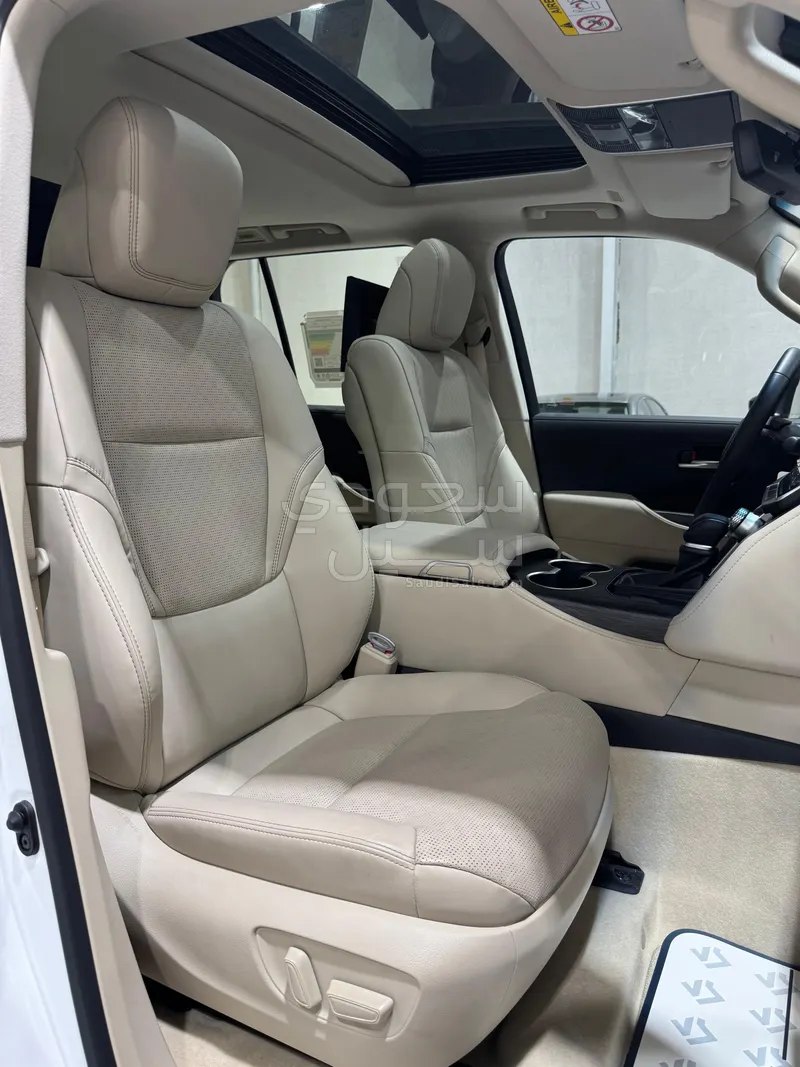 2024 Toyota Land Cruiser VX  S