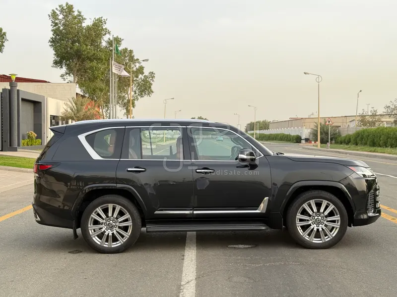 2022 Lexus LX 600 vip