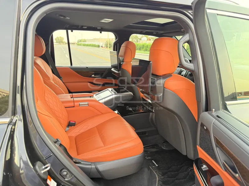 2022 Lexus LX 600 vip