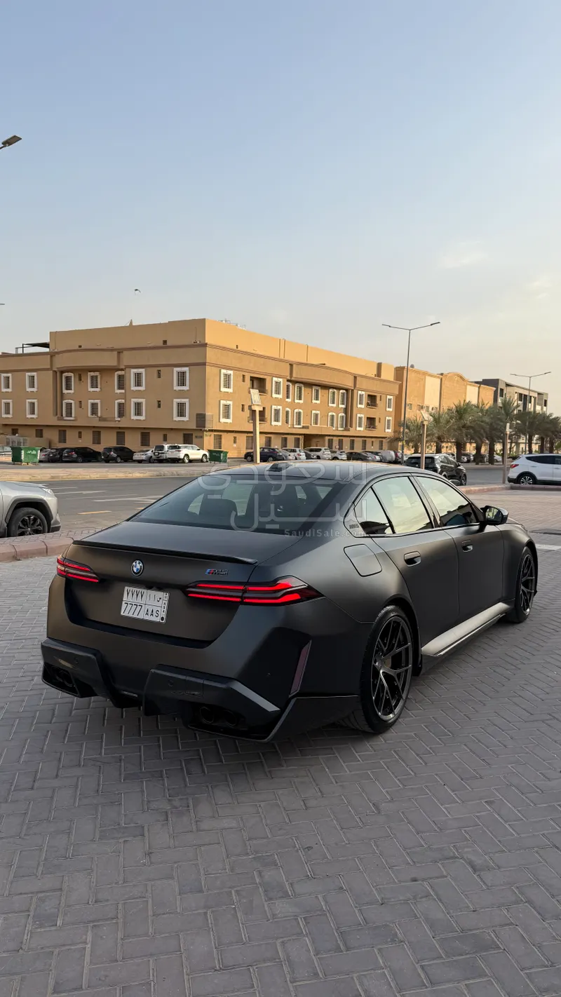 2025 BMW M Series M5