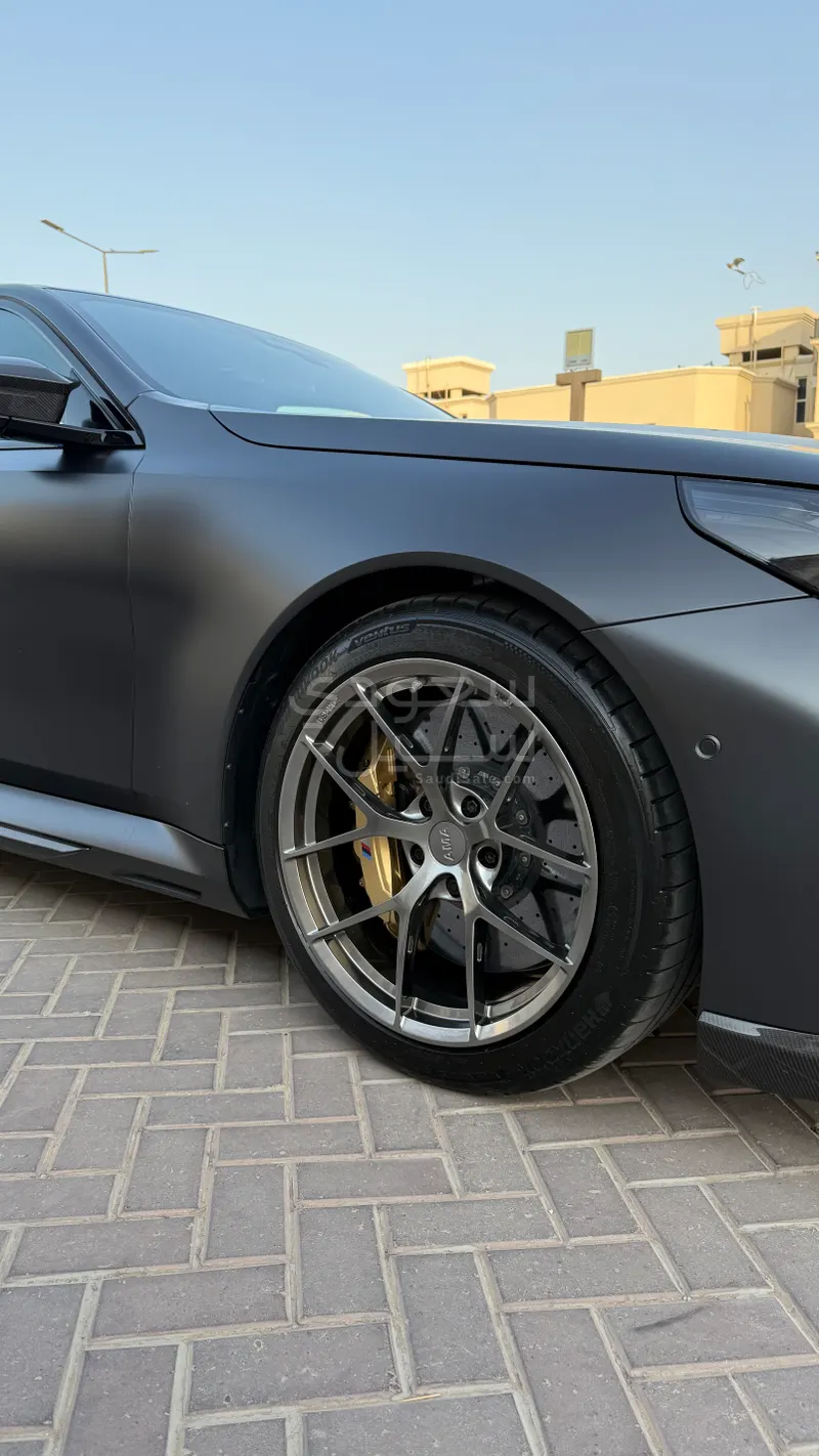 2025 BMW M Series M5