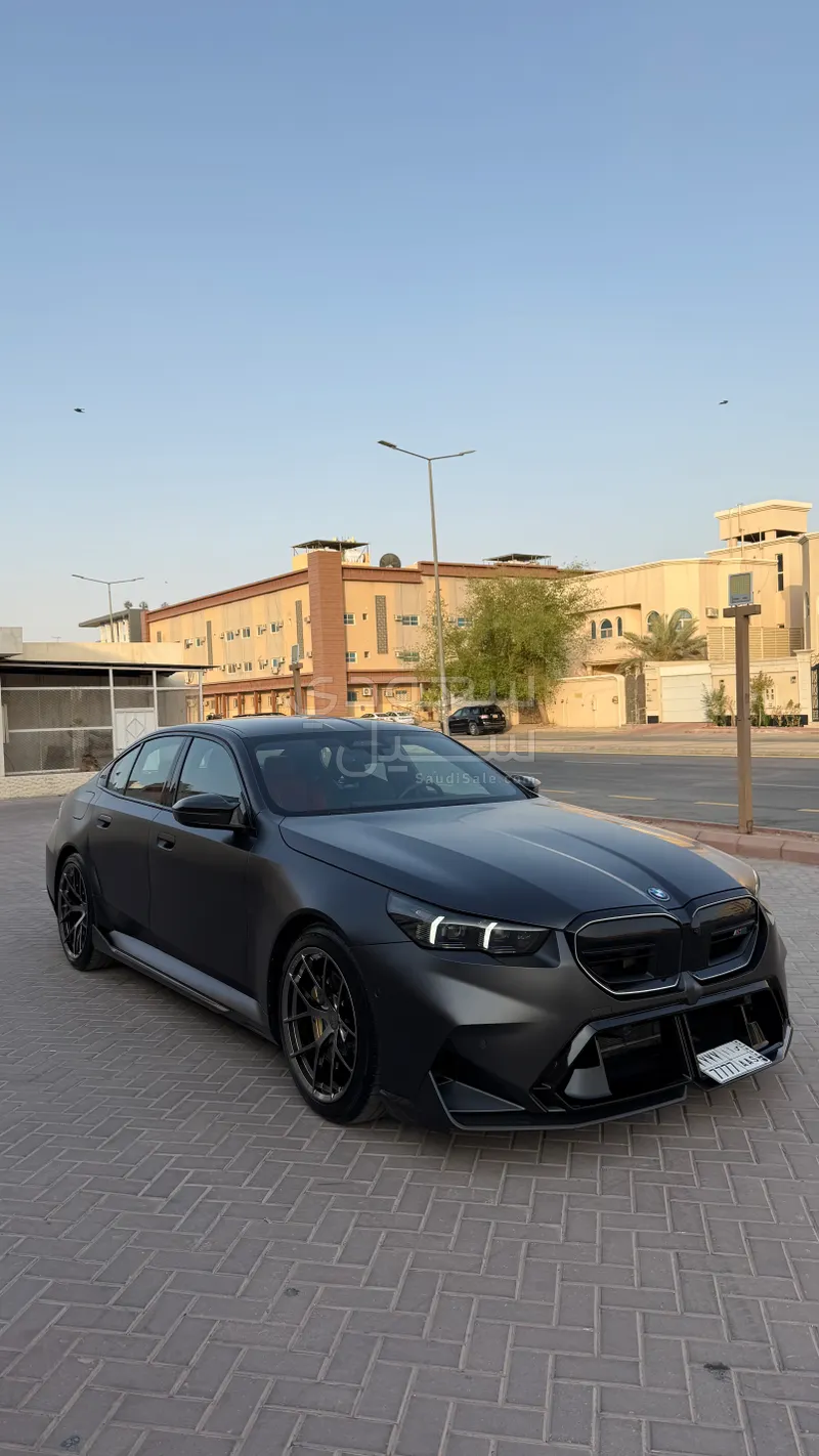 2025 BMW M Series M5