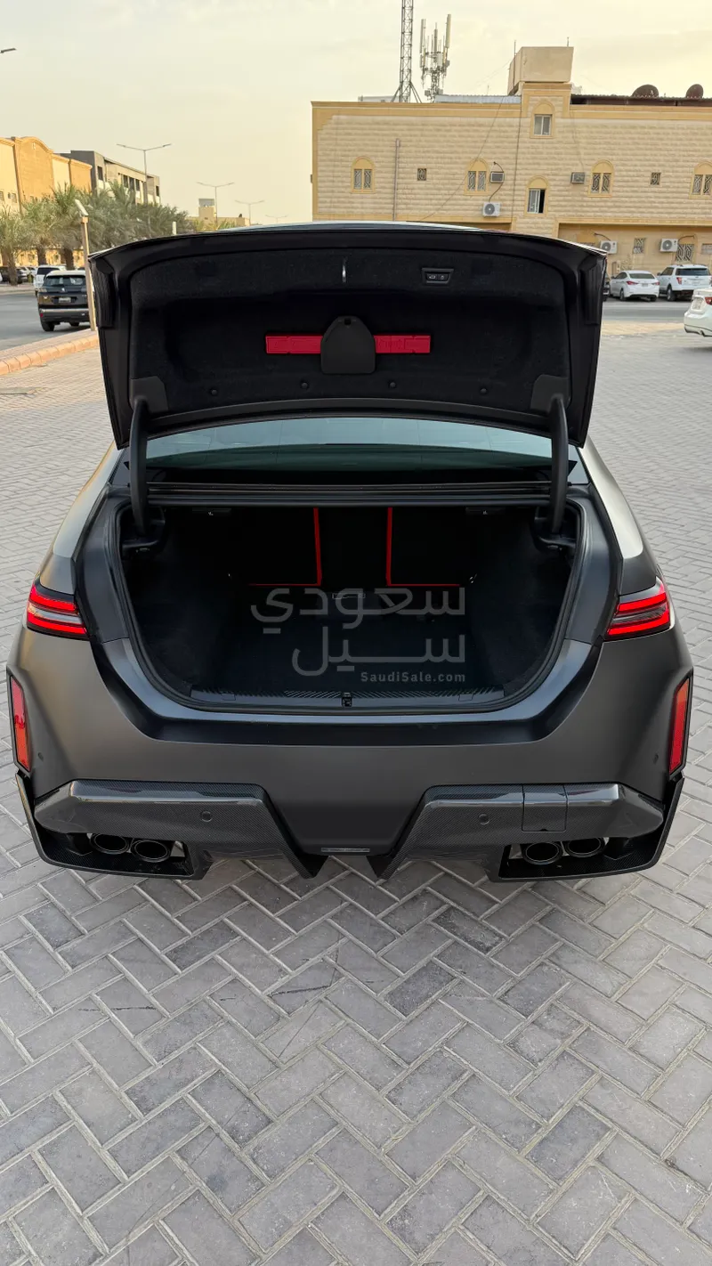 2025 BMW M Series M5