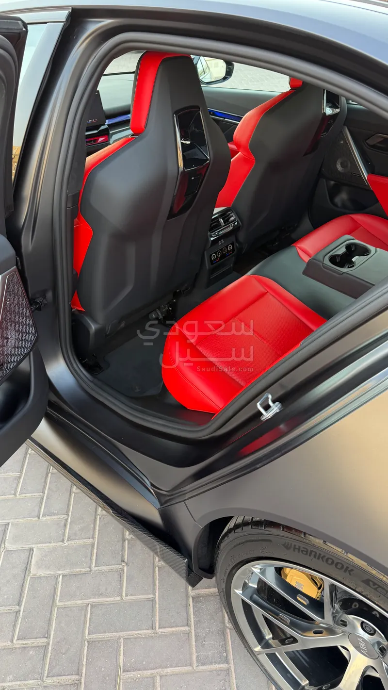 2025 BMW M Series M5