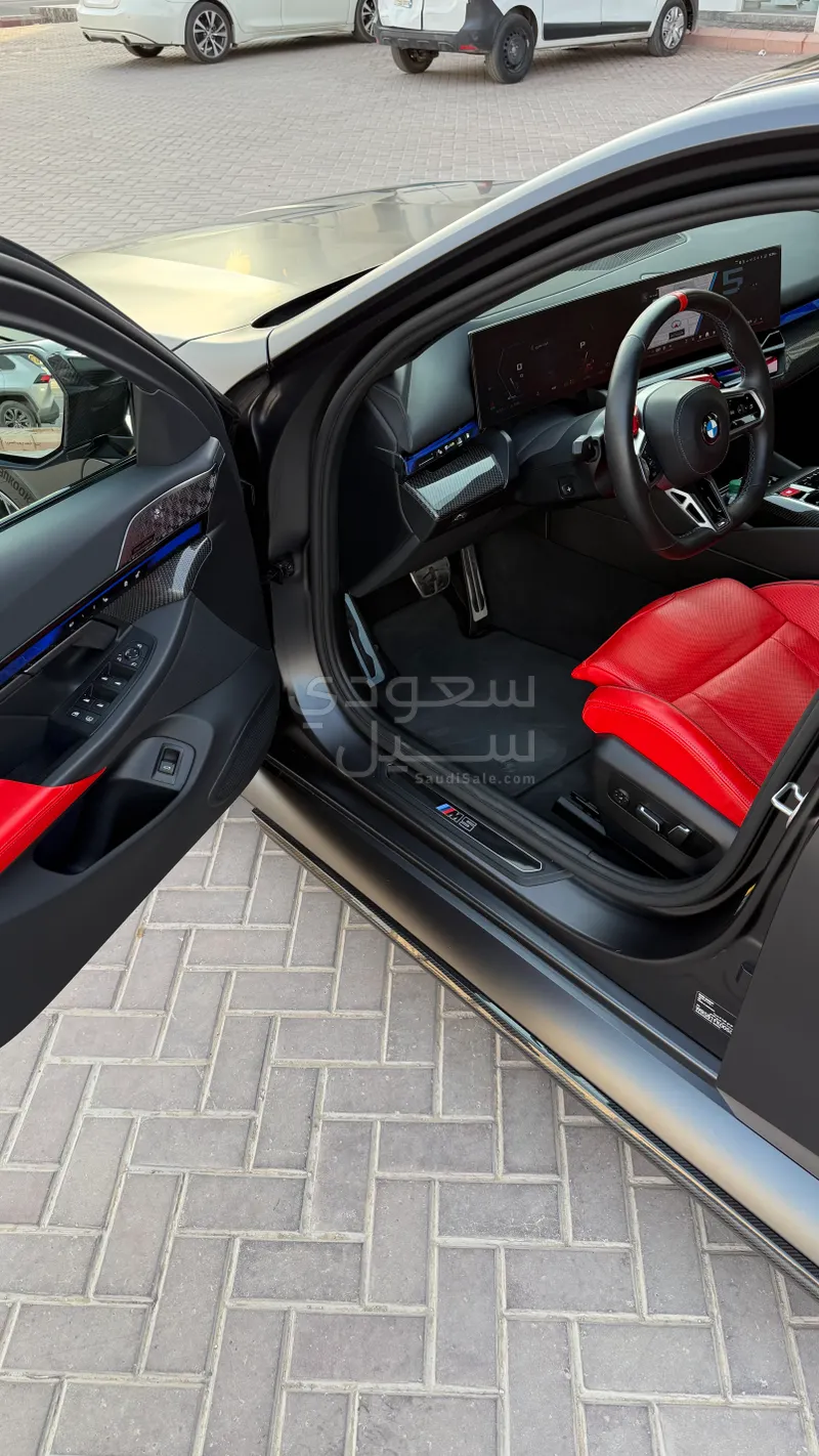 2025 BMW M Series M5