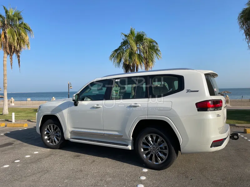 2022 Toyota Land Cruiser GXR 4