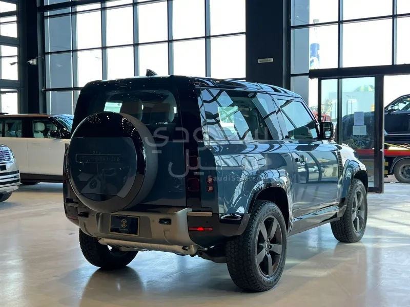 2025 Land Rover Defender 90
