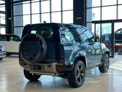 2025 Land Rover Defender 90