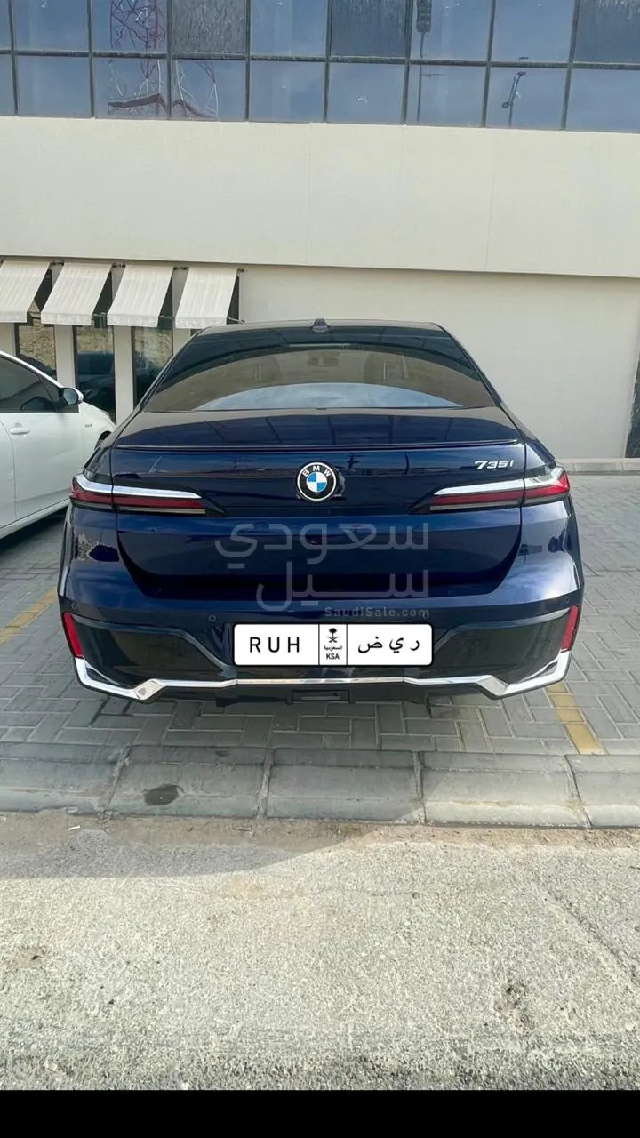 2024 بي ام دبليو الفئة السابعة 735أي