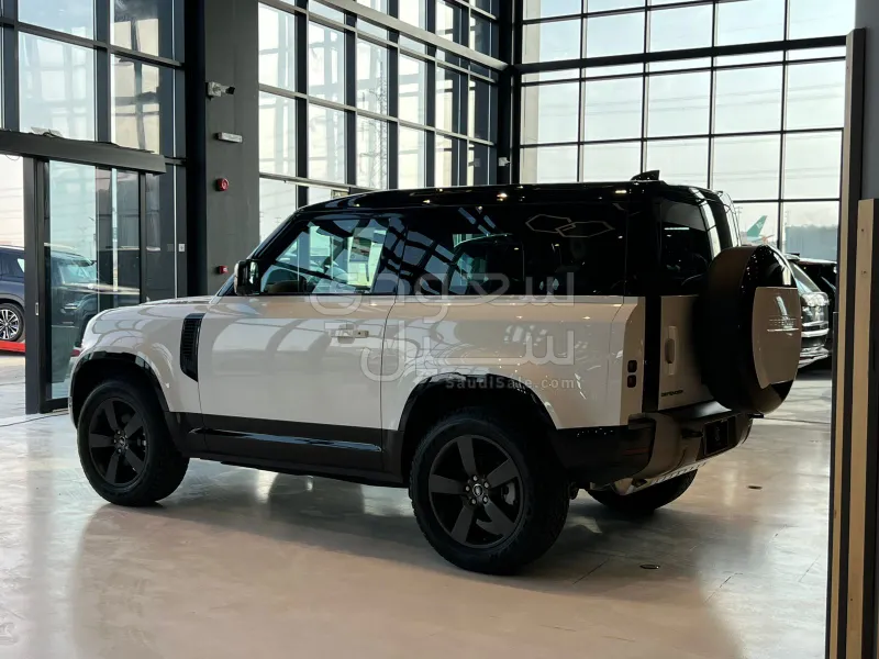 2025 Land Rover Defender 90