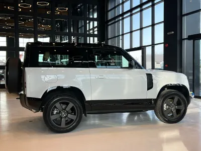 2025 Land Rover Defender 90