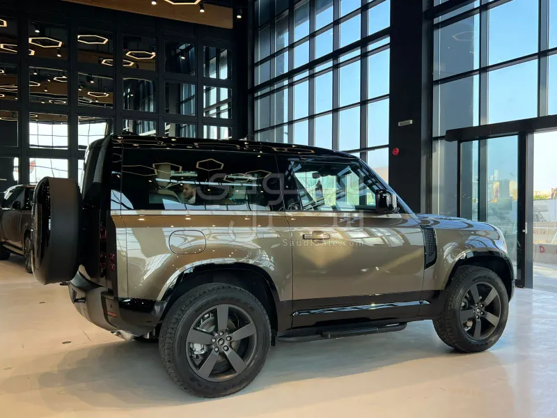 2025 Land Rover Defender 90