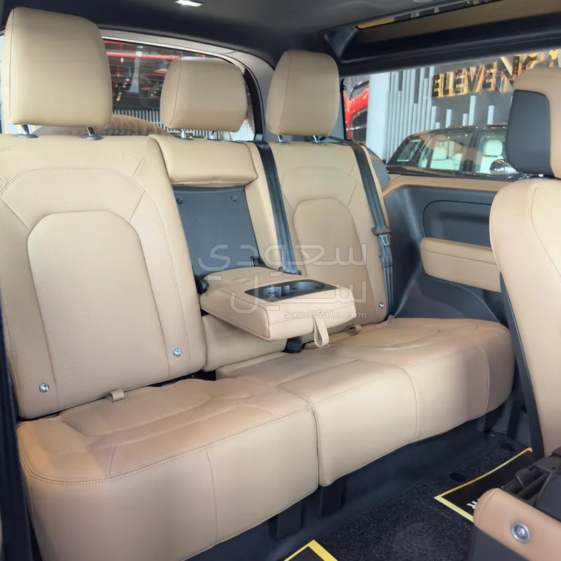 2025 Land Rover Defender 90