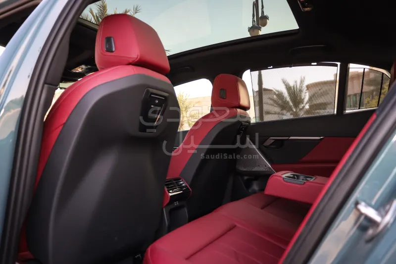 2024 بي ام دبليو الفئة الخامسة 520 أي إم كت