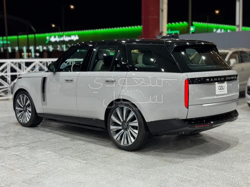 2025 Land Rover Range Rover SV Autobiography