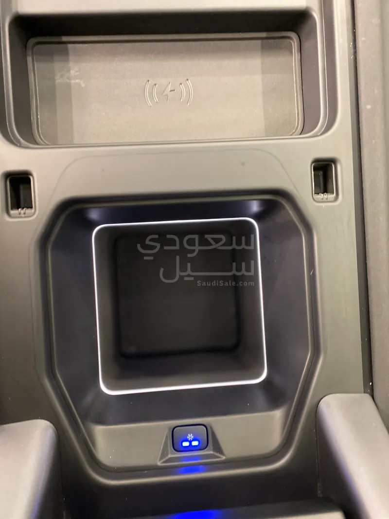 2023 لاند روفر ديفيندر 110