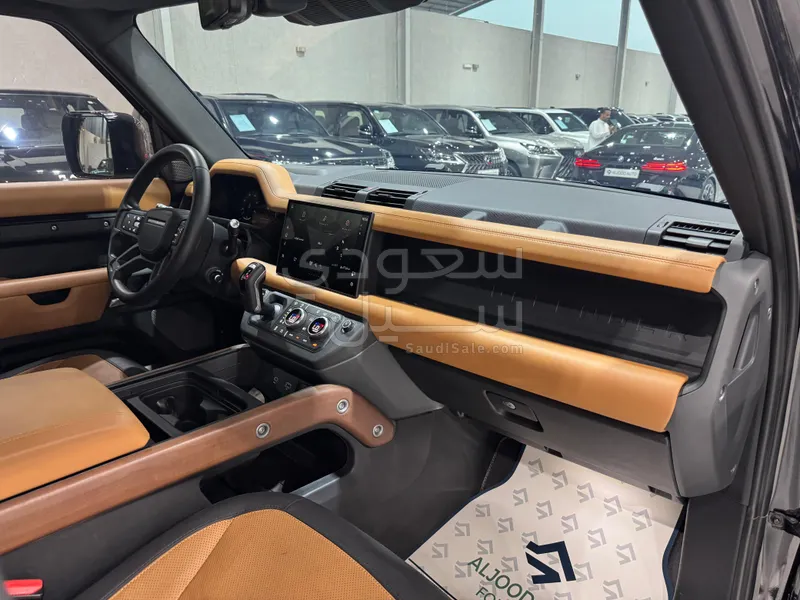 2024 لاند روفر ديفيندر اكس