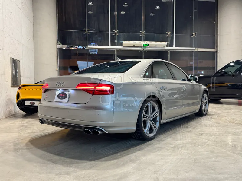 2017 Audi S8