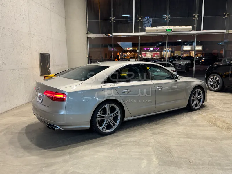 2017 Audi S8