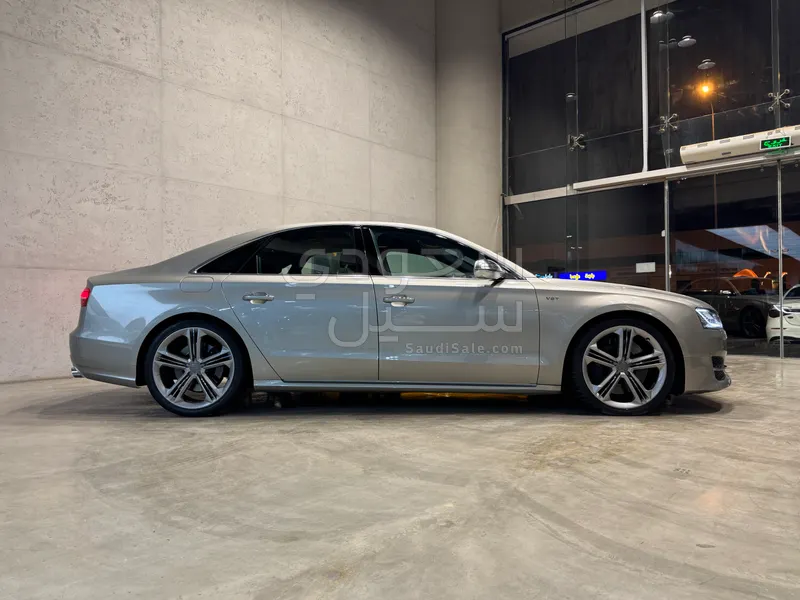 2017 Audi S8