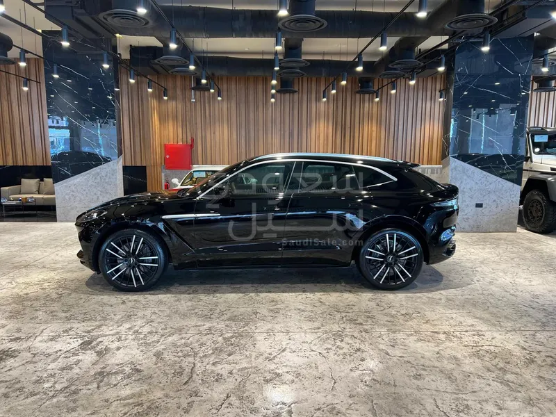 2021 Aston Martin DB X