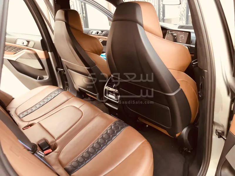 2022 بي ام دبليو الفئة اكس 5 إم كومبيتيشن
