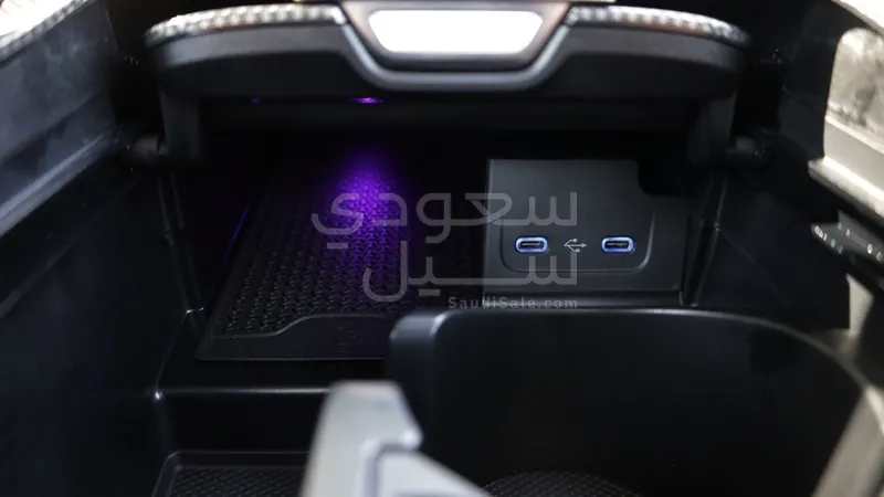 2025 مرسيدس - بنز سي 200 أي إم جي