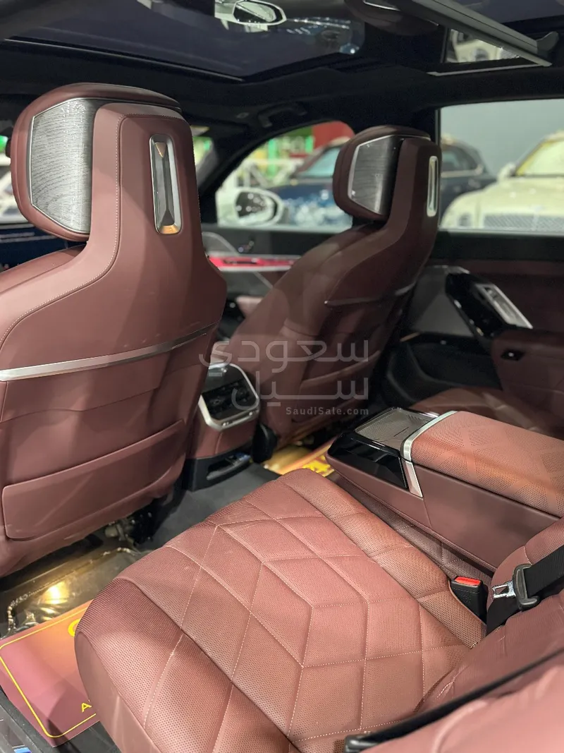 2023 BMW 7 Series 740i