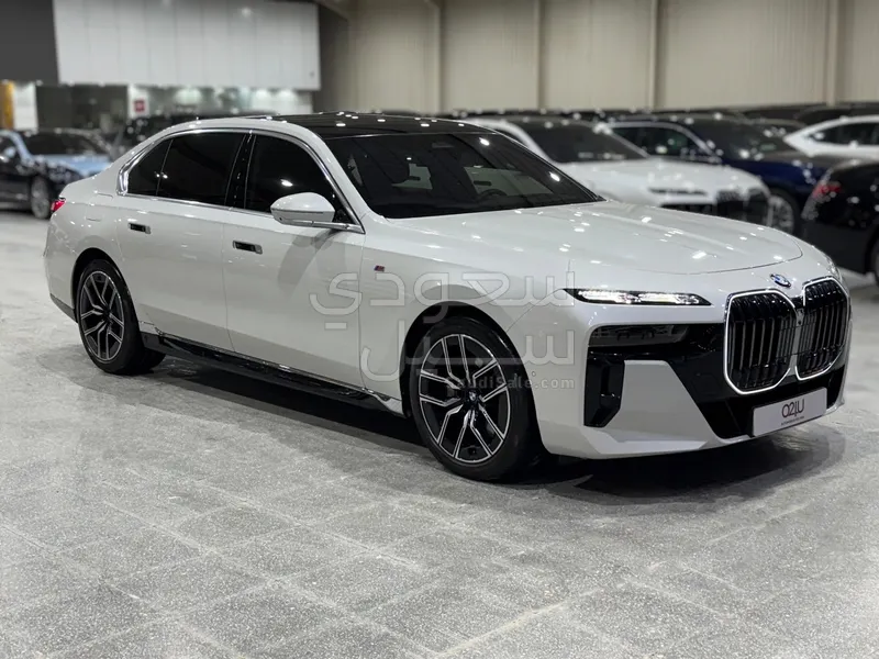 2023 BMW 7 Series 740i