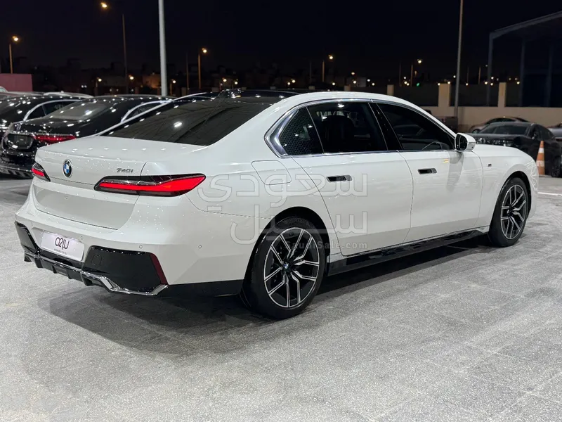 2023 BMW 7 Series 740i