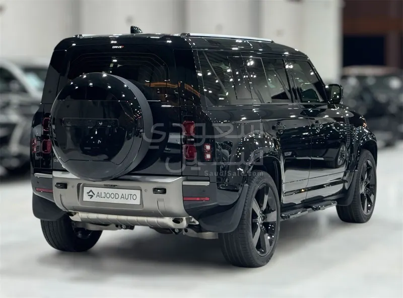 2025 Land Rover Defender X dynamic