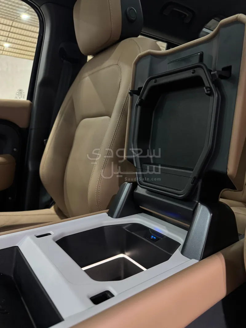 2025 Land Rover Defender X dynamic