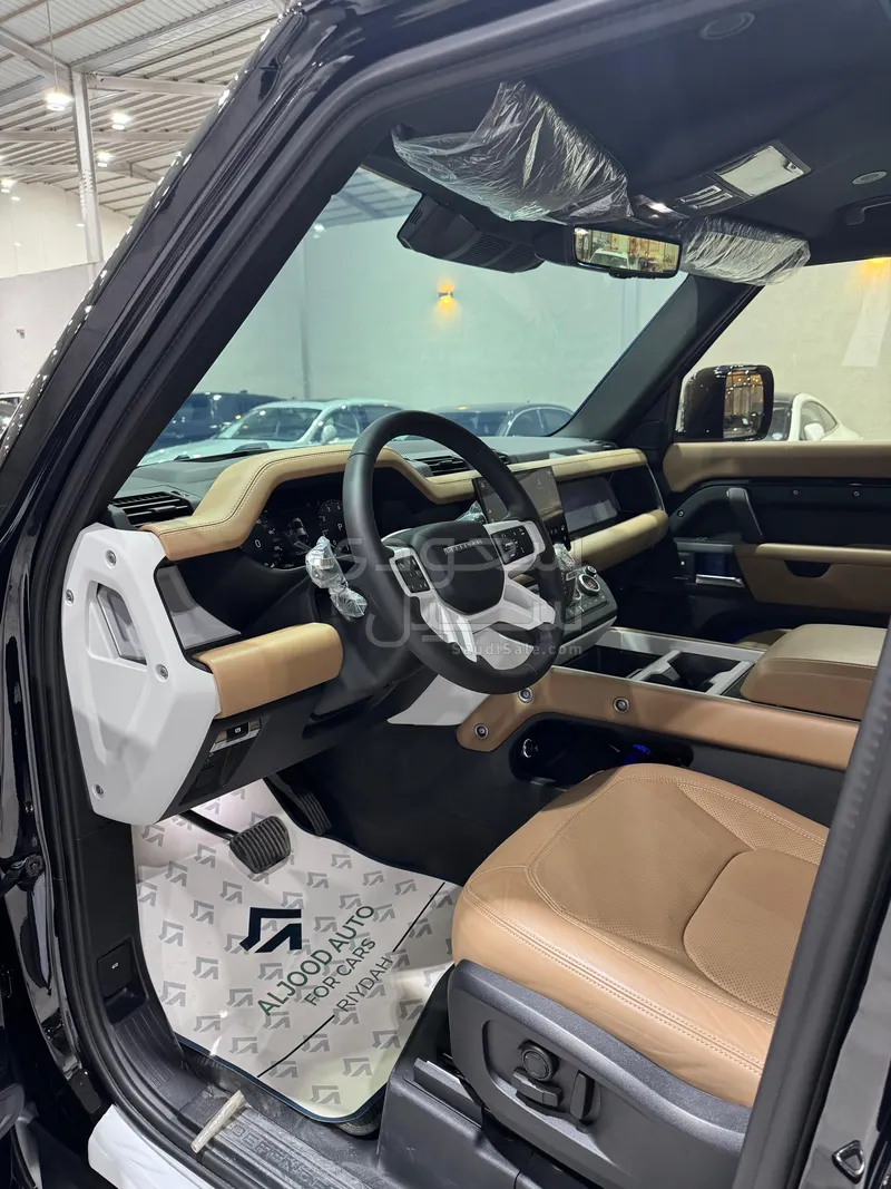 2025 Land Rover Defender X dynamic
