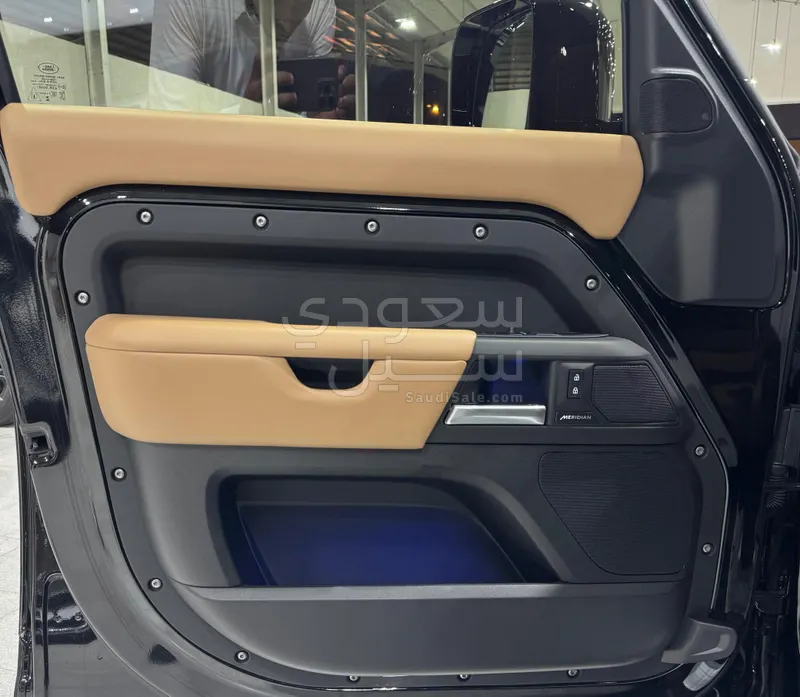 2025 Land Rover Defender X dynamic