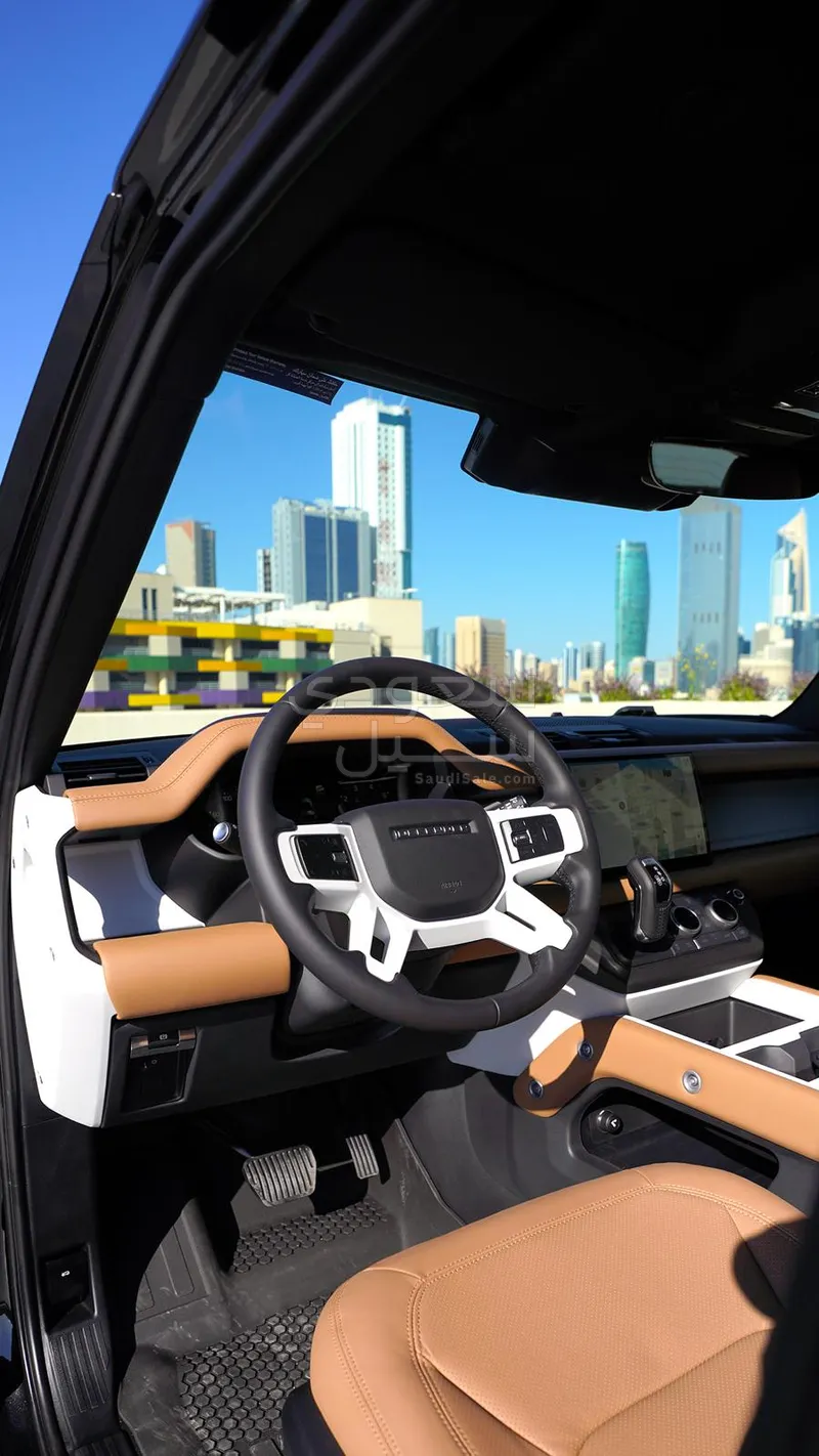 2025 لاند روفر ديفيندر اتش اس اي
