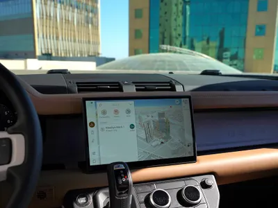 2025 لاند روفر ديفيندر اتش اس اي