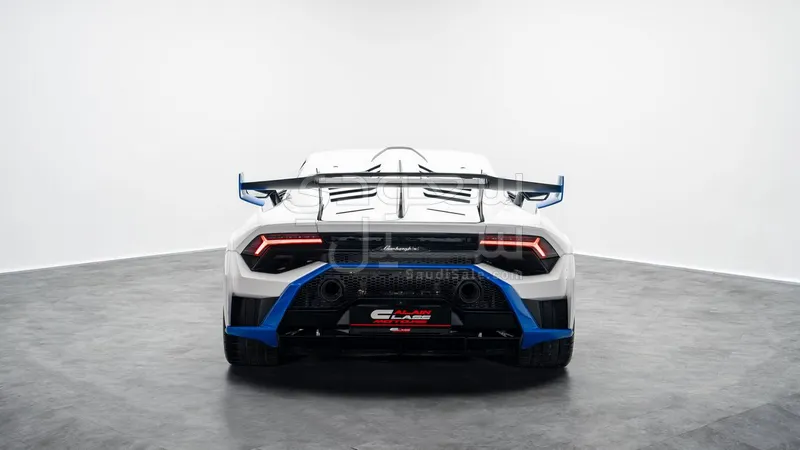 2022 Lamborghini Huracán STO