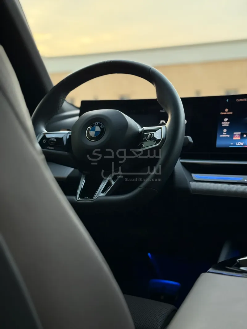 2024 بي ام دبليو الفئة الخامسة 520 أي