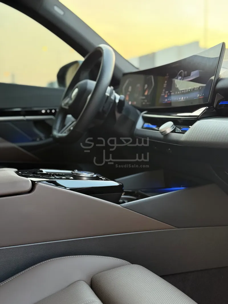 2024 بي ام دبليو الفئة الخامسة 520 أي