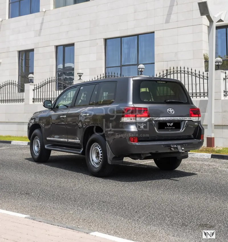 2017 Toyota Land Cruiser GXR