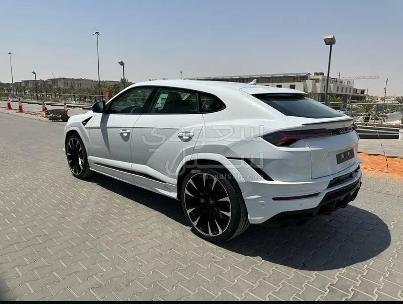 2023 Lamborghini URUS S