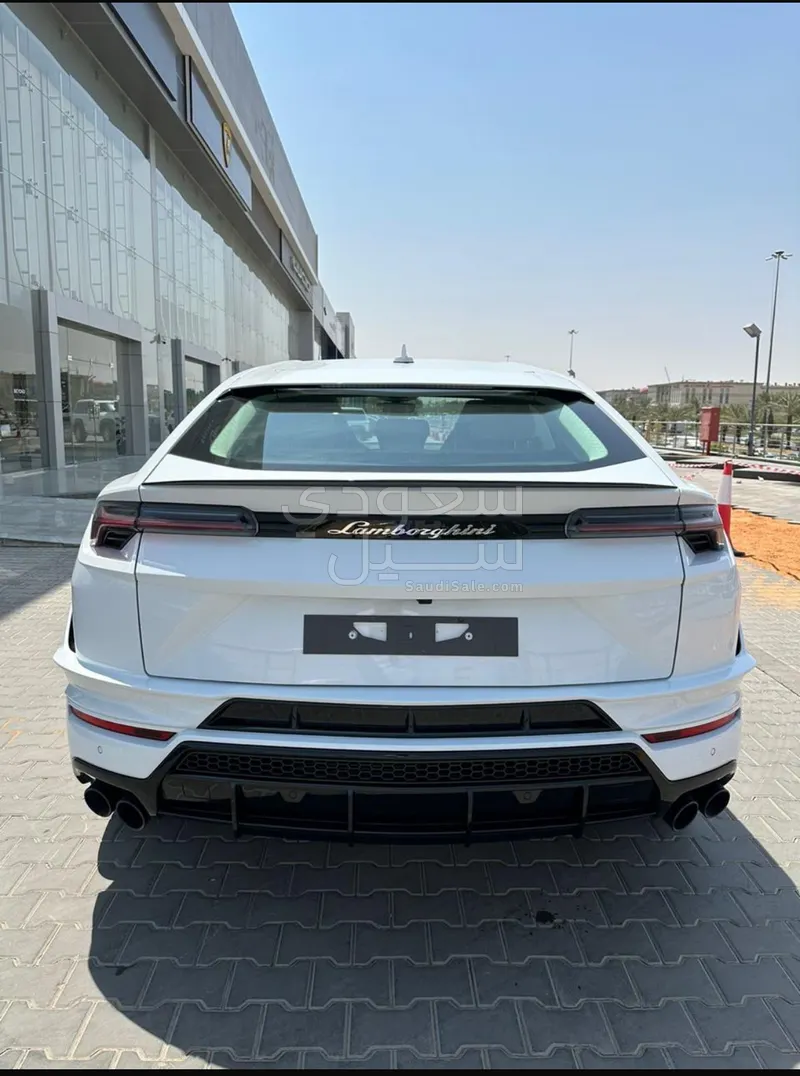 2023 Lamborghini URUS S