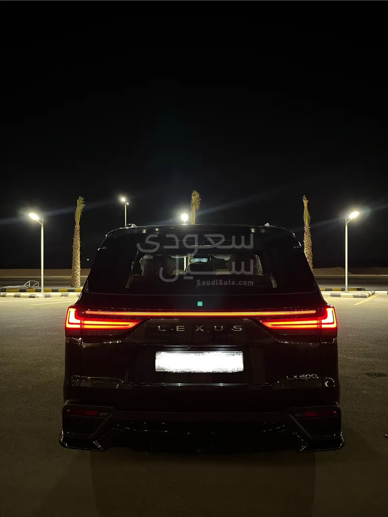 2023 لكزس إل إكس 600 إف